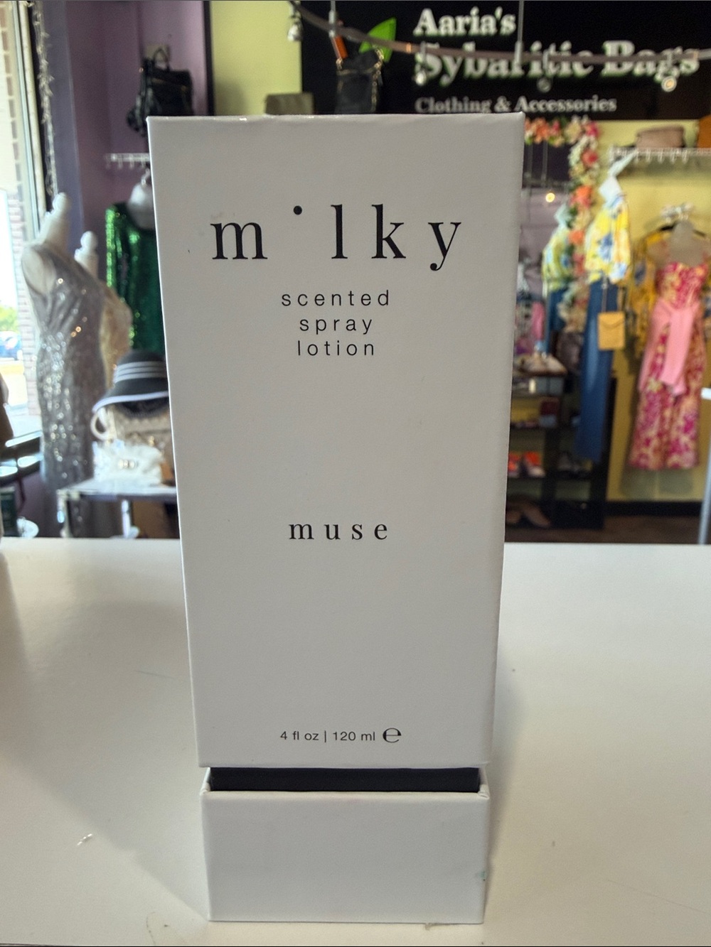 milky Muse Scented Spray Lotion — White
